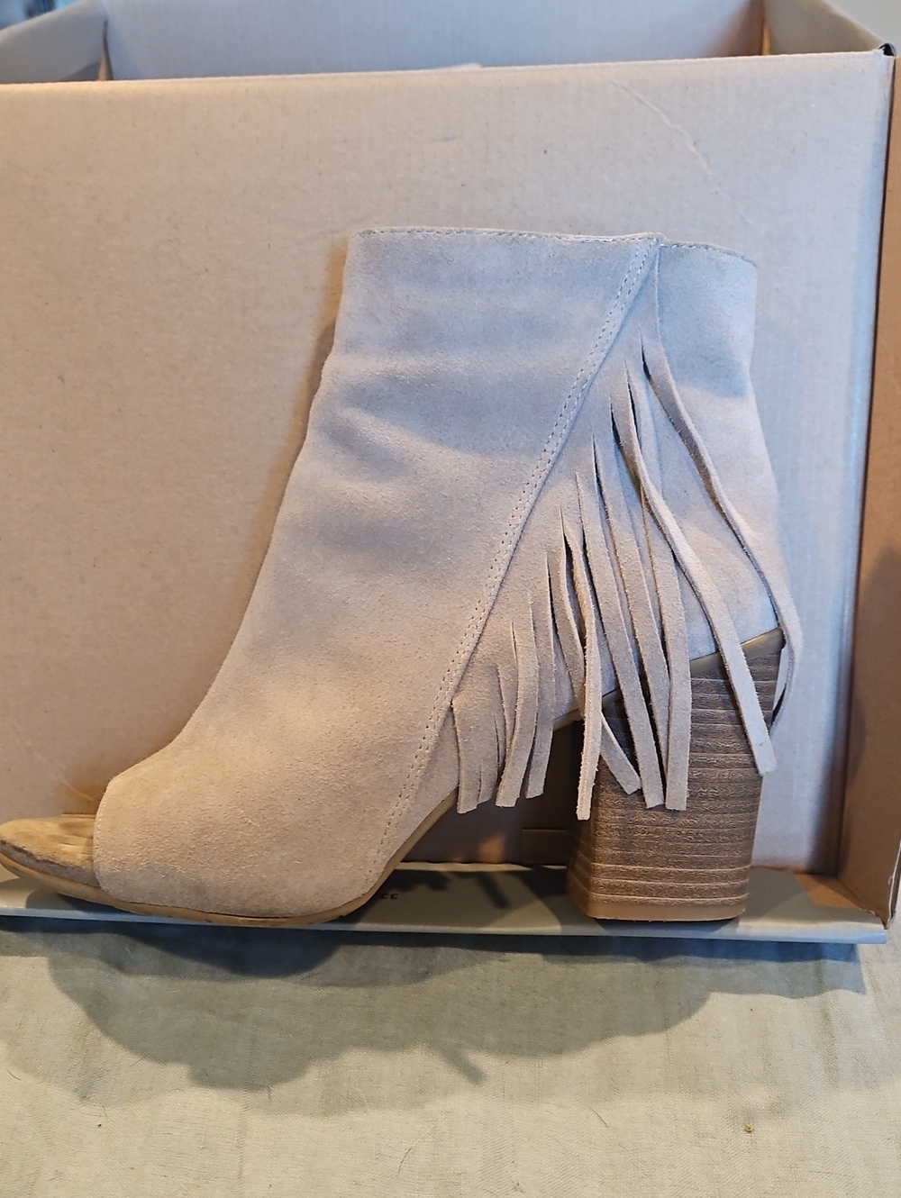 Kenneth Cole Reaction Light Beige Suede Fringe Open-Toe Block Heel Bootie